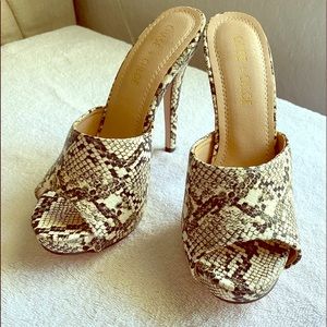 Platform sandals snake size 6 new
